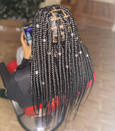 Knotless Braids for Xquisite_Beauty